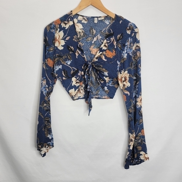 𝅺SKY and Sparrow Floral Front Tie Crop Long Sleeve - Picture 4 of 14